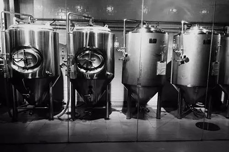 金庄园烧烤定制精酿啤酒设备生意火爆